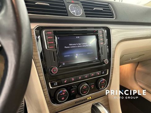 Used 2017 Volkswagen Passat 1.8T SEL Premium FWD image 23
