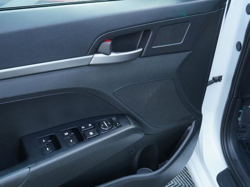 Used 2018 Hyundai Elantra SE FWD image 17