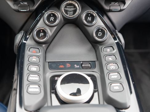 Used 2022 Aston Martin V8 Vantage Coupe image 23