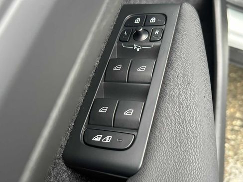 Certified 2023 Volvo XC40 Recharge Ultimate image 21