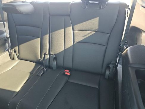 Used 2019 Honda Pilot Touring image 6