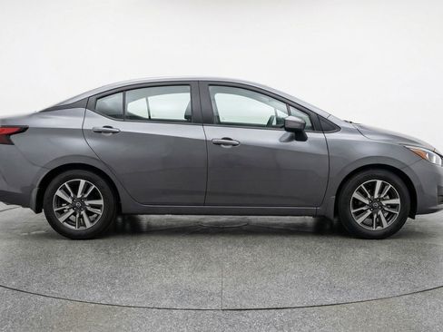 Used 2025 Nissan Versa SV image 9