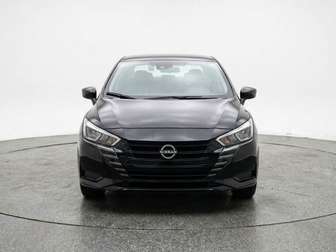 Used 2025 Nissan Versa SV image 2