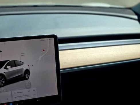 Used 2023 Tesla Model Y Long Range AWD/4WD image 30