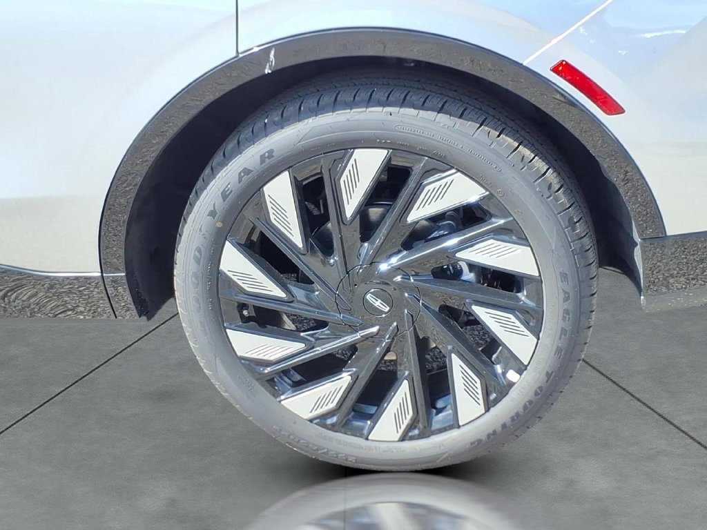 New 2026 Lincoln Nautilus Reserve w/ Jet Appearance Package AWD/4WD image 4