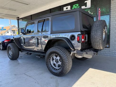 Used 2018 Jeep Wrangler Unlimited Sport S image 6