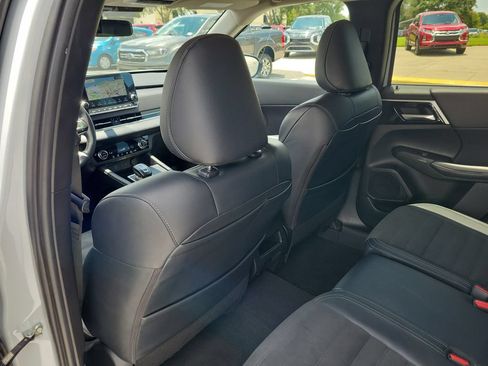 Used 2024 Mitsubishi Outlander SE FWD image 8
