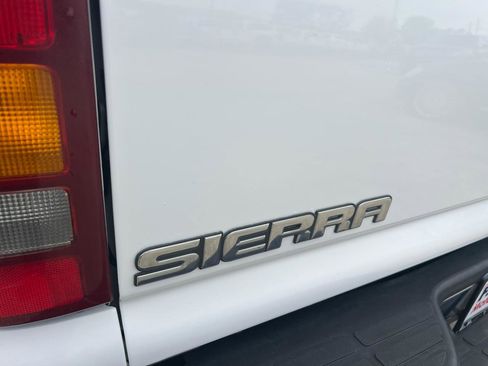 Used 2003 GMC Sierra 1500 2WD Extended Cab w/ Exterior Appearance Package image 33