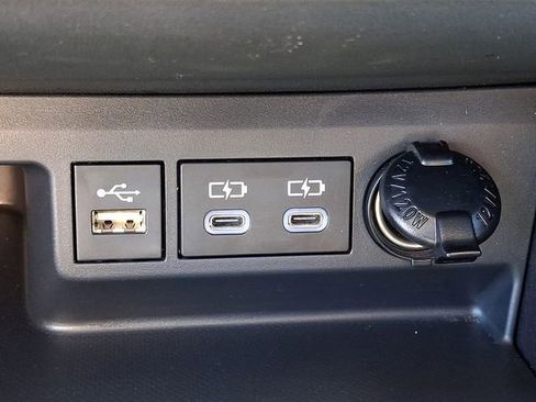 Used 2023 Toyota Highlander XLE image 24