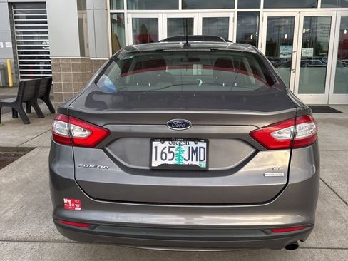Used 2013 Ford Fusion SE FWD image 3