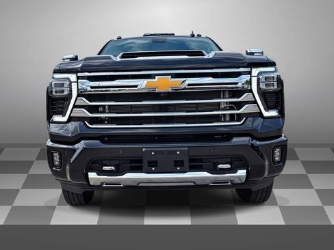 Used 2024 Chevrolet Silverado 3500 High Country w/ High Country Premium Package AWD/4WD image 2