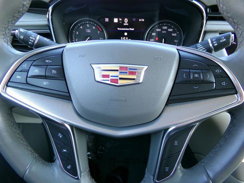 Used 2020 Cadillac XT5 Premium Luxury AWD/4WD image 17