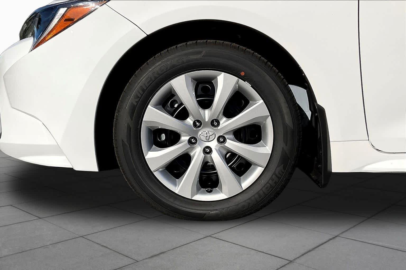 New 2027 Toyota Corolla LE FWD image 11