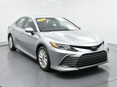Used 2024 Toyota Camry LE FWD image 2