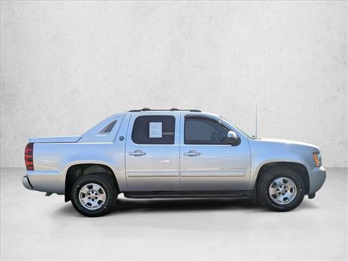 Used 2013 Chevrolet Avalanche LS image 4
