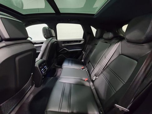 New 2026 Porsche Cayenne image 27