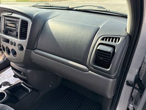 Used 2003 MAZDA Tribute LX image 33