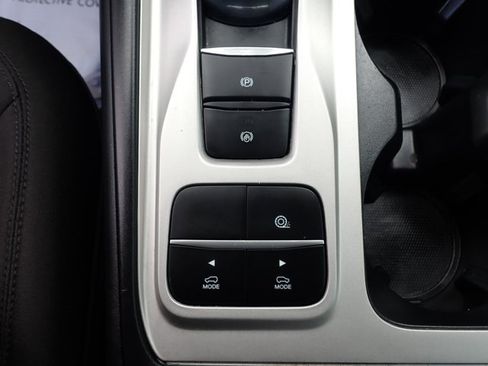 Used 2023 Ford Explorer XLT RWD image 22