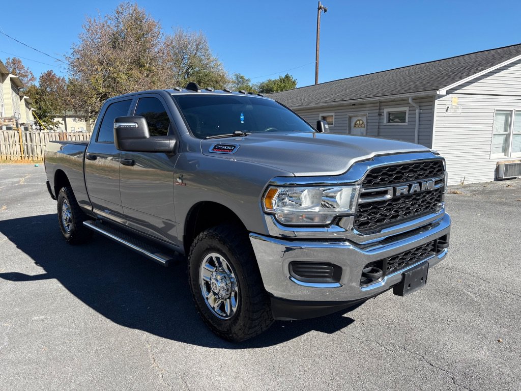 Used 2024 RAM 2500 Tradesman w/ Chrome Appearance Group AWD/4WD image 3
