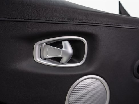 Used 2021 Aston Martin V8 Vantage Roadster RWD image 73