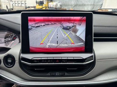 Used 2025 Jeep Compass Limited image 15