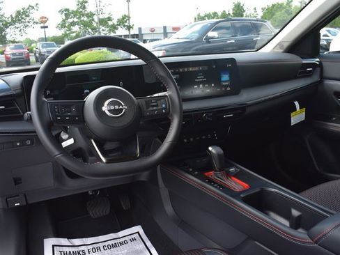 Used 2025 Nissan Kicks SR FWD image 18
