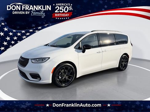 New 2026 Chrysler Pacifica Select w/ S Appearance Package FWD image 1