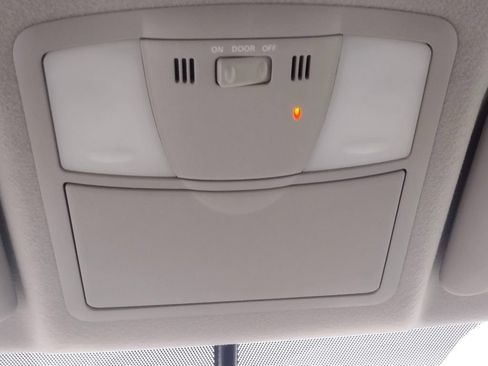 Used 2011 Nissan Leaf SL FWD image 33