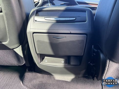 Used 2024 Cadillac Escalade Premium Luxury image 18