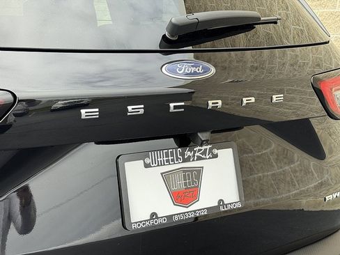 Used 2024 Ford Escape Platinum w/ Premium Technology Package image 32