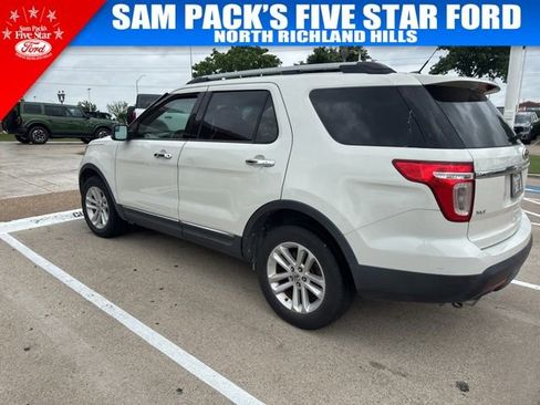 Used 2011 Ford Explorer XLT image 2