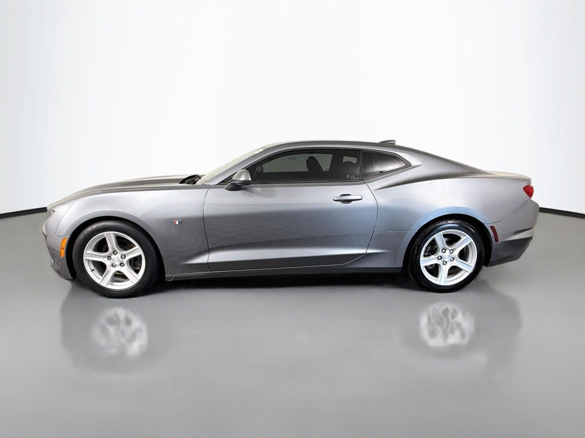 Used 2020 Chevrolet Camaro LT RWD image 6