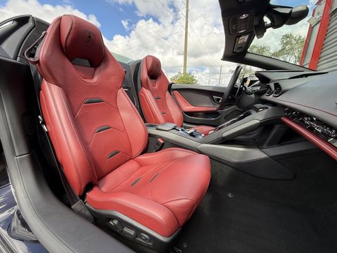 Used 2020 Lamborghini Huracan EVO image 19