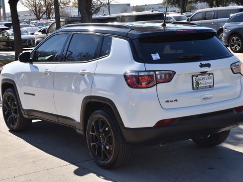 Used 2024 Jeep Compass Latitude w/ Altitude Special Edition image 10