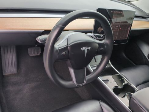 Used 2018 Tesla Model 3 RWD image 10
