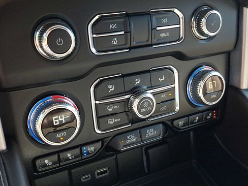 Used 2024 GMC Yukon SLT w/ SLT Luxury Package AWD/4WD image 19