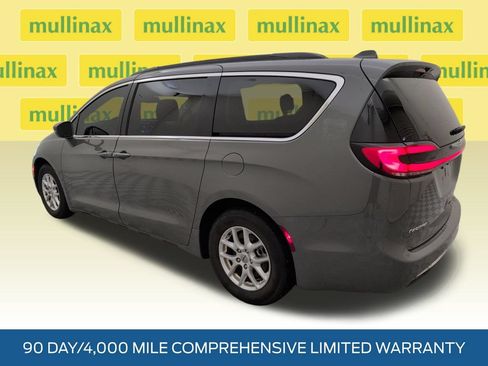 Used 2022 Chrysler Pacifica Touring-L FWD image 9