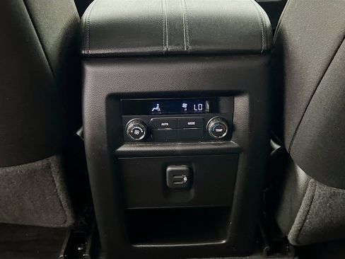 Used 2023 Chevrolet Traverse LT w/ Rear Camera Mirror Package AWD/4WD image 24