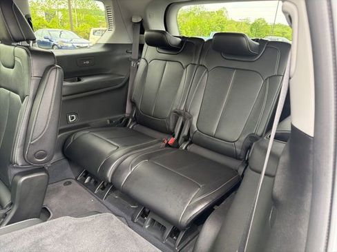 Used 2023 Jeep Grand Cherokee L Limited AWD/4WD image 15