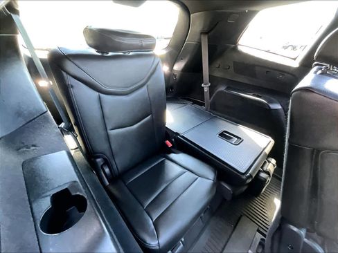 Used 2024 Cadillac XT6 Luxury w/ LPO, Floor Liner Package AWD/4WD image 16