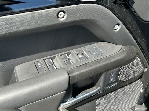 Used 2024 Land Rover Defender 110 V8 AWD/4WD image 15