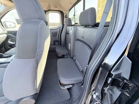 Certified 2025 Nissan Frontier SV w/ SV Convenience Package RWD image 15