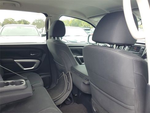 Used 2019 Nissan Titan SV image 27