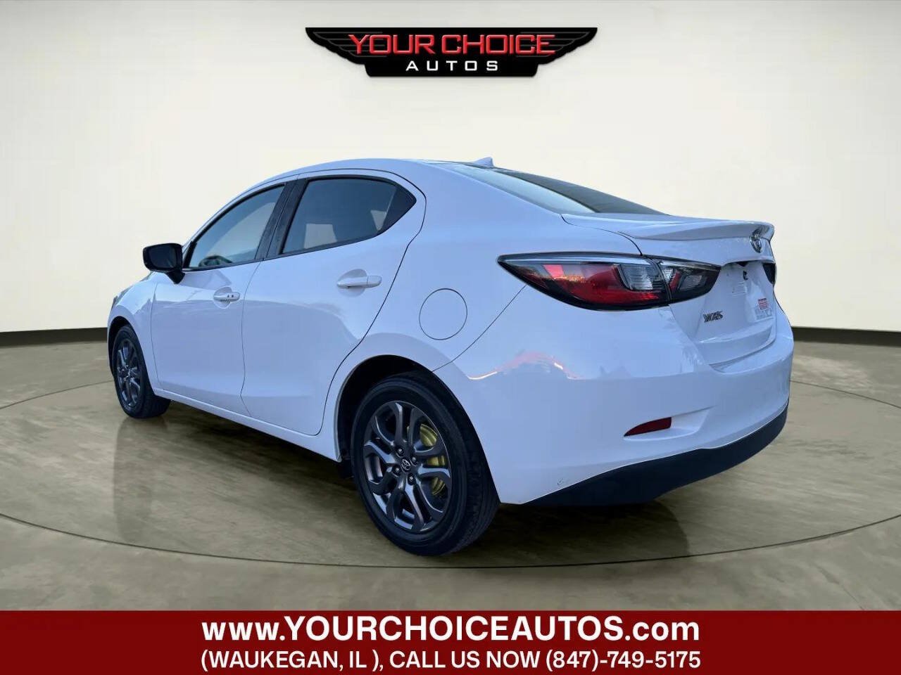 Used 2019 Toyota Yaris LE FWD image 3