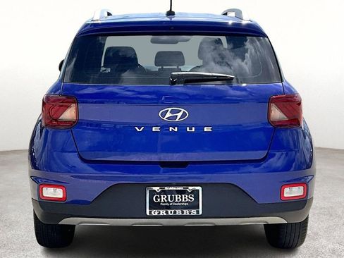 Used 2023 Hyundai Venue Limited image 6