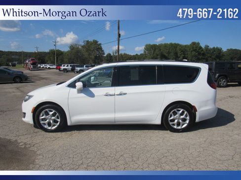 Used 2018 Chrysler Pacifica Touring Plus w/ Tire & Wheel Group image 8