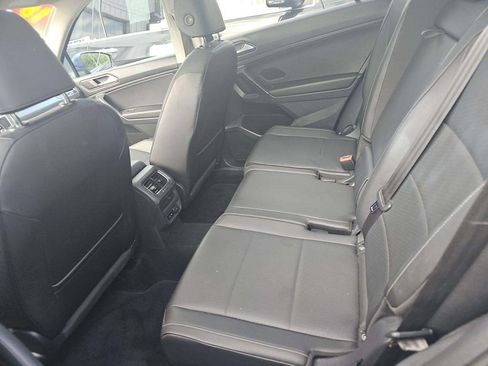 Used 2018 Volkswagen Tiguan SE w/ Panoramic Sunroof Package AWD/4WD image 6
