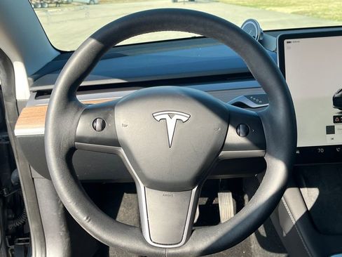 Used 2023 Tesla Model 3 Standard Range image 17