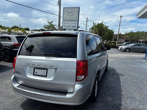 Used 2012 Dodge Grand Caravan SXT w/ UConnect Hands-Free Group FWD image 5