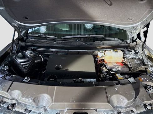 Used 2023 Chevrolet Traverse LT image 31